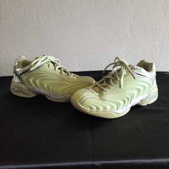 Men's Size 8 Shoes - Picture 2 of 2